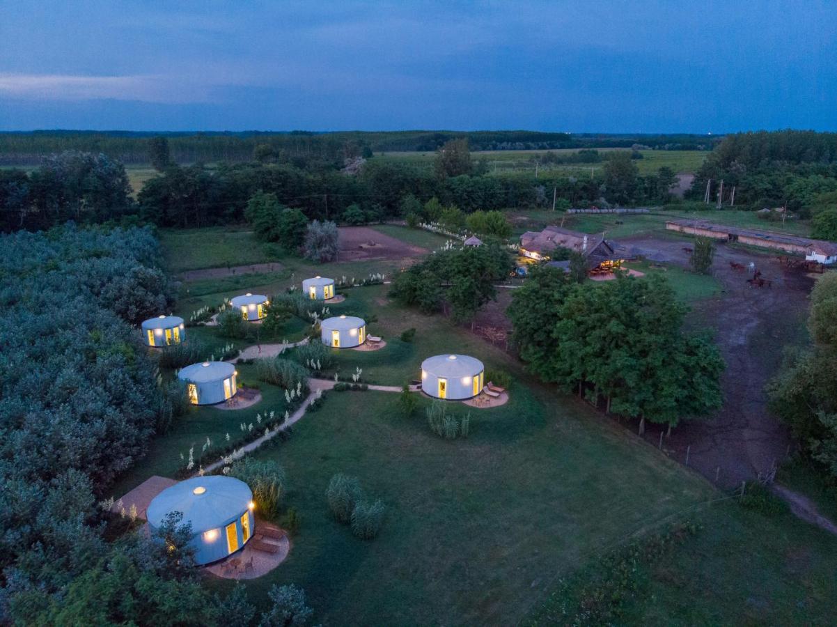 Homoki Lodge Bed & Beyond Glamping (Adults Only) Ruzsa Exteriör bild